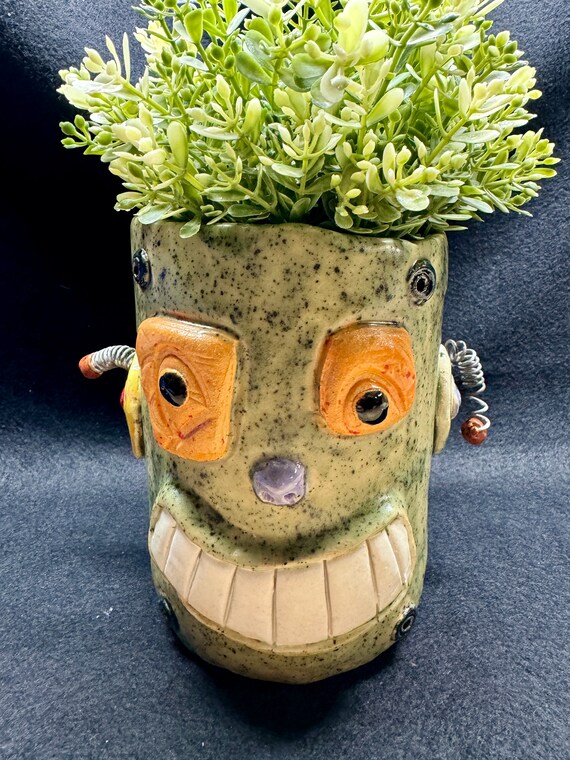 Face Planter - Smiley Robot in Green - (Free US Shipping)