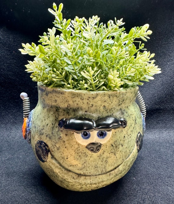 Face Planter - Round Robot - (Free US Shipping)