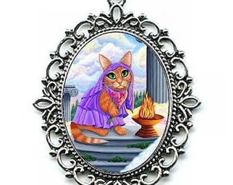 Collar con colgante de gato de la diosa griega Hestia, mitología del hogar, colgante de camafeo de gato naranja, collar de gato plateado, 40 x 30 mm, joyería para gatos Carrie Hawks