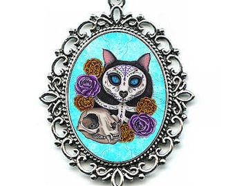 Collar con calavera de gato del Día de los Muertos, colgante con diseño de calavera de azúcar gótica mexicana, 40 x 30 mm, regalo para amantes de los gatos, joyería de Carrie Hawks