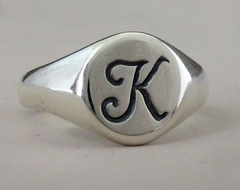 Signetring i sterlingsilver med personlig initial