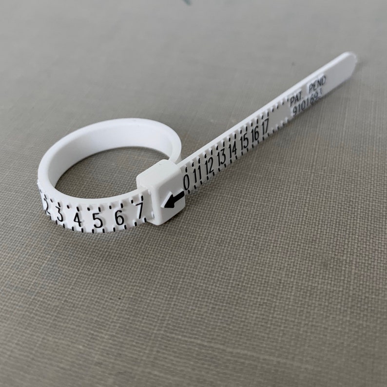 Ring Sizer, Adjustable Plastic Ring Size Finder image 4
