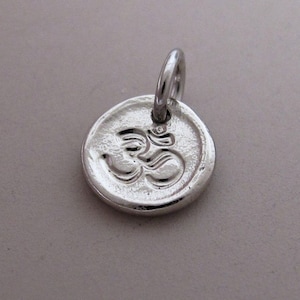 Ohm Pendant in 14k White Gold