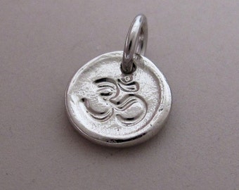 Ohm Pendant in 14k White Gold