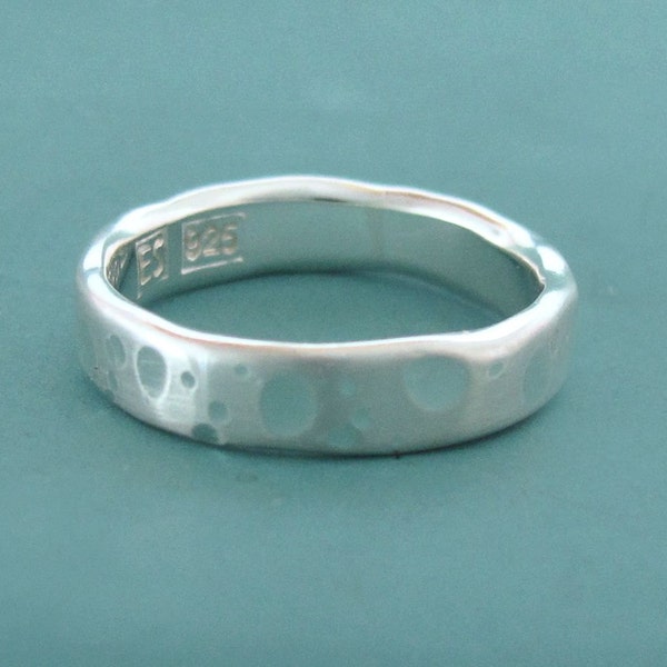 Fede nuziale in argento sterling riciclato, Shoreline, scegli una larghezza
