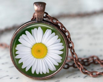 Daisy Pendant, Necklace or Key Chain - Daisy Necklace, Flower Necklace, Single Daisy, Spring, Daisy Key Chain, Daisy Jewelry