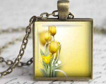 Gelbe Tulpen Anhänger, Halskette oder Schlüsselanhänger - Frühling, Gelbe Blumen, Tulpen Halskette - Silber, Bronze, Kupfer oder Schwarz