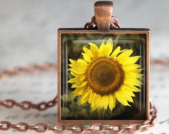 Colgante de girasol vibrante, collar o cadena de llaves - elección de plata, bronce, cobre o negro