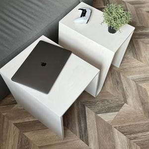 Mesa de centro artesanal com porta-revistas moderna em compensado de bétula branca natural