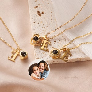 Collar con foto e inicial, collar con proyección de foto con letras personalizadas, collar con inicial personalizada, regalo para mamá, regalo para el día de la madre