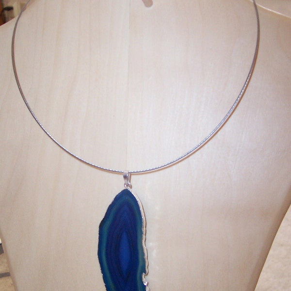 Blue agate geode slice pendant on twisted wire choker with magnetic clasp