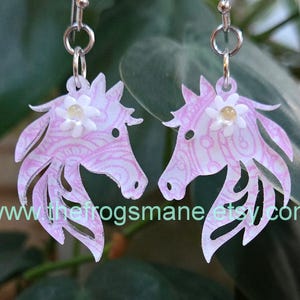 Fichiers NUMÉRIQUES | Boucles d'oreilles tête de cheval avec crinière en couches Fabrication de bijoux pour machine de découpe laser SVG Xcs Formats PDF | Téléchargement instantané
