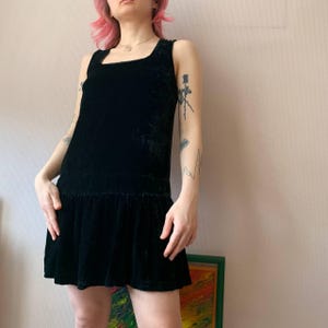 Mini-robe BCBG taille basse plissée vintage en velours de soie mélangée