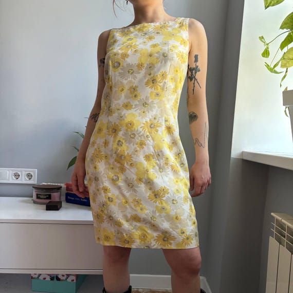 Ann Taylor, Ann Taylor Silk Yellow Daisy Floral Shift Dress Sleeveless Fitted Sheath 90s Cottagecore Coquette Quiet Luxury Vintage