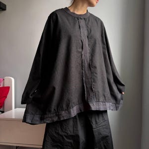 Handgemaakte wollen linnen oversized top | Dark Academia avant-garde tuniek met onafgewerkte randen | Zwitserse handgemaakte Wabi Sabi ambachtelijke blouse | Slow Fashion