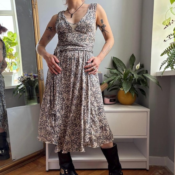 kookai grey dress Floral Rose Print Midi Sz S Beige Mauve Asymmetric Wrap Style Tie Waist Y2K 2000s French Brand Dress Vintage Trocadéro Cocktail Dress