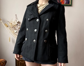 Abrigo militar negro de lujo Spoon, chaqueta de mezcla de lana con botones metálicos y bolsillos asimétricos, ropa de calle a medida.