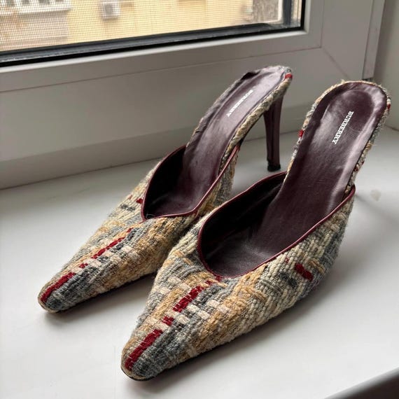Burberry Vintage Nova Check Tweed Kitten Heel Mules Pointed Toe Slip On Designer Luxury Y2K 90s Plaid Wool Leather Pumps Size 42