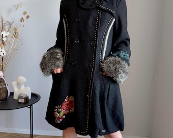 Desigual black embroidered wool blend coat with faux fur cuffs, floral boho embroidery and script back, gothic fairycore winter coat sie M