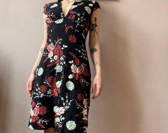 chi chi london floral embroidered midi dress Short Sleeve Floral Embroidered Midi Dress in Navy