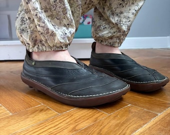 Leather Slip On Shoes Minimalist Comfort Shoes Barefoot Style Flats Organic Design Casual Shoes Women