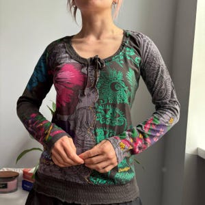 Blusa Desigual Rainbow Patchwork Floral de Manga Longa com Painel de Renda e Estampa Mandala Mista - Tamanho M