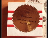 1pkg VINTAGE DENNISON SEALS Notarial Gummed Gold Foil Metallic Seals Original Box Notary Labels Stickers Full Box 32-324