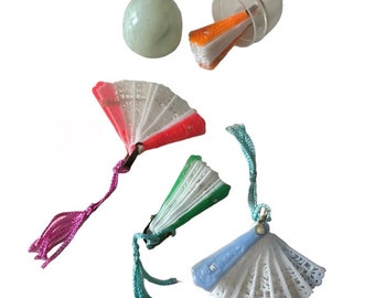 1pc MINI FAN CHARM 1.25" Vintage Plastic Charm Rare Gumball Prize Vending Toy Mini Doll Accessories Retro Party Favor