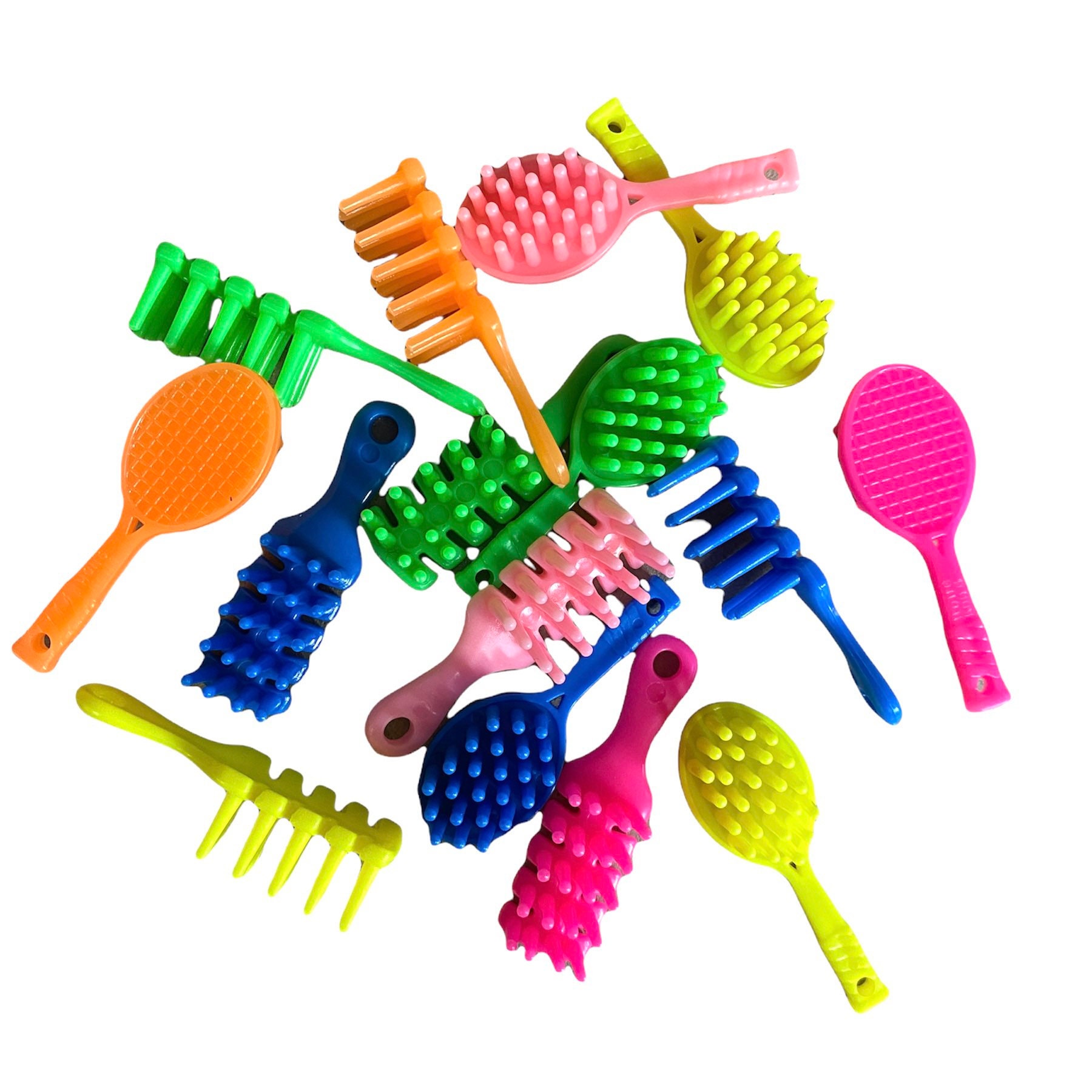 4pcs DOLL BRUSH CHARMS Vintage Miniature Hair Brushes Vibrant Colors Vent  Tennis Racket Plastic Toy Lot Kong Kong 