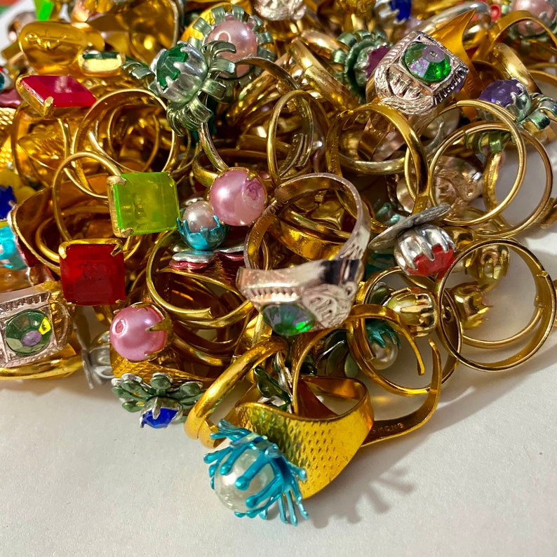 ⱽᴵᴺᵀᴬᴳᴱ JEWELED TOY RINGS Vending Machine Gum Ball Treasure Etsy