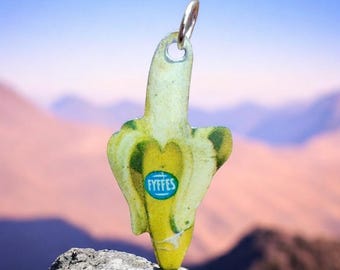 DIJE DE PLÁTANO PEQUEÑO DE 1" Etiqueta de esmalte de aluminio pintado estilo shabby vintage Joyería de fruta en miniatura