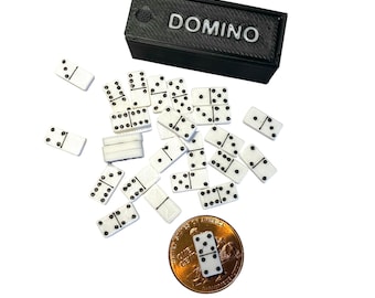 1 juego de dominó en miniatura de 3,8 cm (1,5 pulgadas), tamaño casa de muñecas, pequeño premio de plástico para máquinas expendedoras