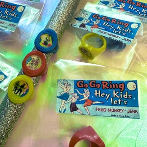 1pc DANCING FLICKER RING Vintage 1960s Dance Moves Vari Vue Frug Monkey Jerk Gum Ball Prize Winky Plastic Toy Boomer Nostalgia