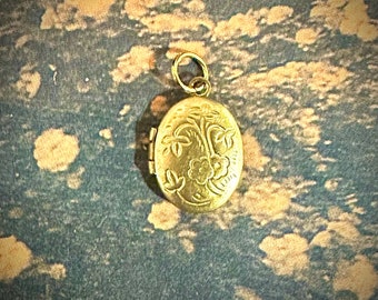 1pc TINY VINTAGE LOCKET 1/2" Oval Shaped Charm Retro Floral Brass Miniature Pendant Limited Stock