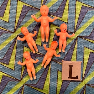 5pcs TINY BABY COLLECTION Tiny Plastic Babies Hand Painted Miniature Dolls Assorted Sizes Sampler Limited Stock Lot L