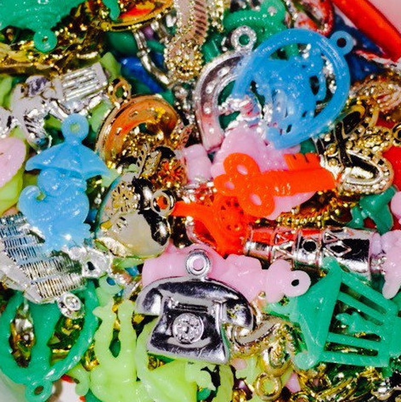 ⱽᴵᴺᵀᴬᴳᴱ 15pcs VINTAGE PLASTIC CHARMS Kitschy Goodness Etsy