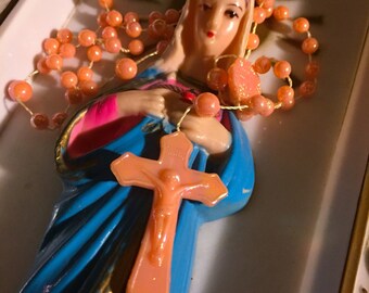 VINTAGE PLASTIC ROSARY 1960s Highly Detailed Religious Kitsch Irridescent Peach