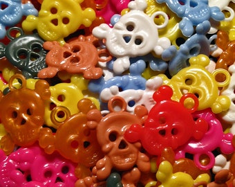 5pcs Skull Plastic Charms Vintage Skeleton + Crossbones Vending Prizes Lot Limited Mix