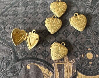 ⱽᴵᴺᵀᴬᴳᴱ 5pcs FLORAL HEART LOCKETS Vintage Miniature Floral Spray Charms Pendants Jewelry Findings Lockets Lot
