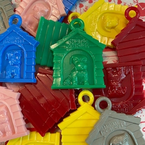 5 Dog House Charms 1.5" Vintage Plastic Toys Vending Prizes Mystery Grab