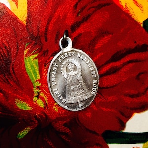 1pc CHILD JESUS MEDAL 3/4&quot; Vintage Medal Infant of Prague Stamped Charm Marked France