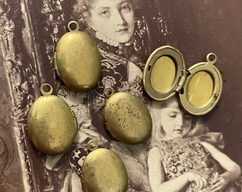 5pcs MICRO PHOTO LOCKETS 17mm Vintage Patina Oval Hinged Miniature Brass Photo Locket Charms Lot