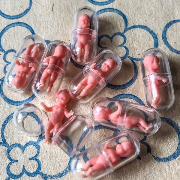 1pc TINIEST PLASTIC BABY Capsule Vintage Doll Embellishments Tiny Babies Miniature Plastic Babies Tiny Plastic Babies Shower Party Favors