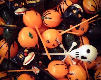 12 piezas de palillos para fiesta de Halloween, estilo vintage, estilo antiguo, espeluznante, kitsch, de plástico, para decorar tartas, calaveras, calabazas, gatos y brujas.
