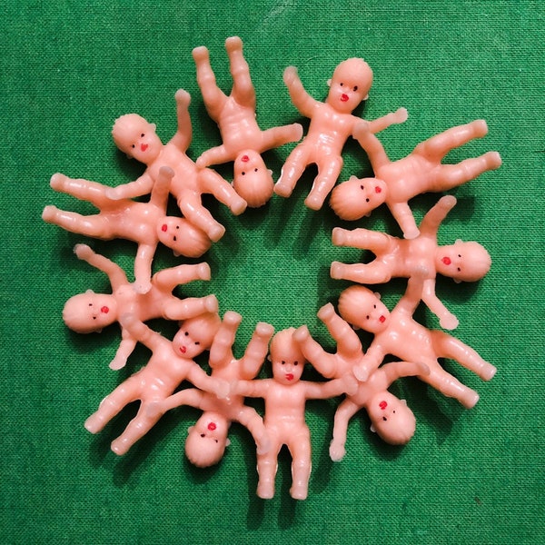 13pcs TINY PLASTIC BABIES Vintage Mini Baby Dolls Painted Faces Miniature Dollhouse Shower Party Favors Crafting Supply Lot
