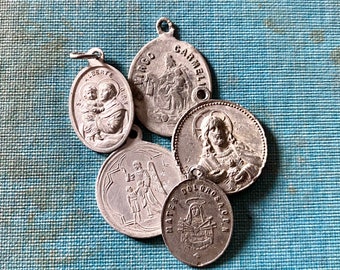 ⱽᴵᴺᵀᴬᴳᴱ 5pcs RELIGIOUS MEDALS LOT Antique Sacred Heart of Jesus Scapular Our Lady St. Joseph Saints Old Medallions Pendant Charms No. 12