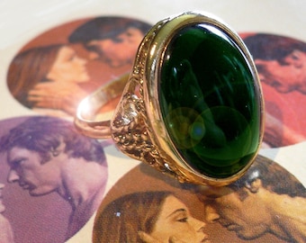 1 Vintage Glass Ring 1970s Adjustable Emerald Green Stone 22mm