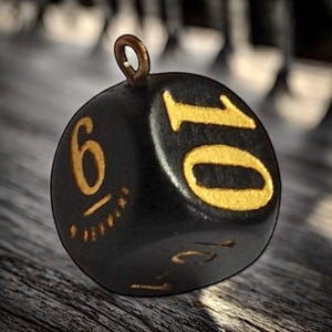 1 Holzwürfel Anhänger 1940er Jahre Spielfigur