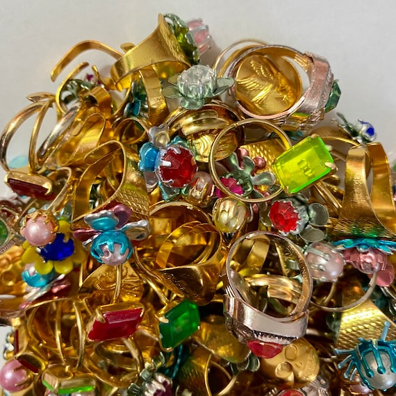 JEWELED TOY RINGS Vintage Vending Machine Gum Ball Treasure Dime Store Jewelry Kiddie Toys Plastic Tin Mystery Lot