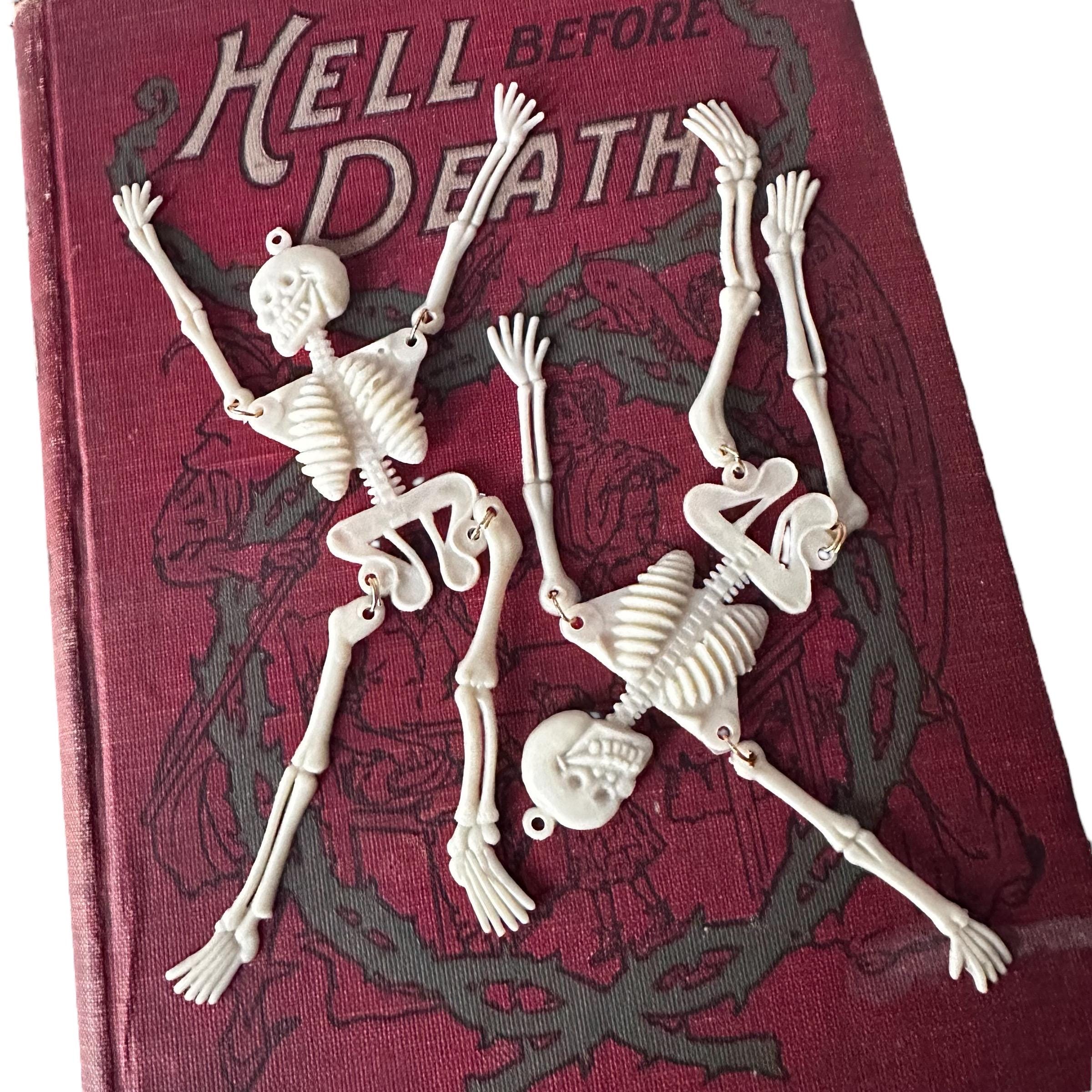 MINI PLASTIC SKELETONS Vintage Halloween Miniatures Bendable Jointed Skeleton Old Warehouse Stock Aged Color Made In Korea